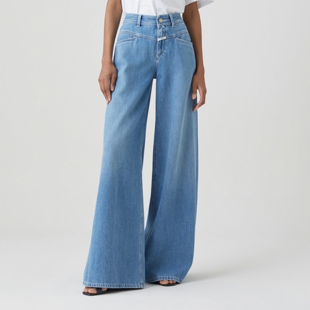 Closed, A BETTER BLUE Flared-X denim, Color: Light Blue, Size: 26, New with tags